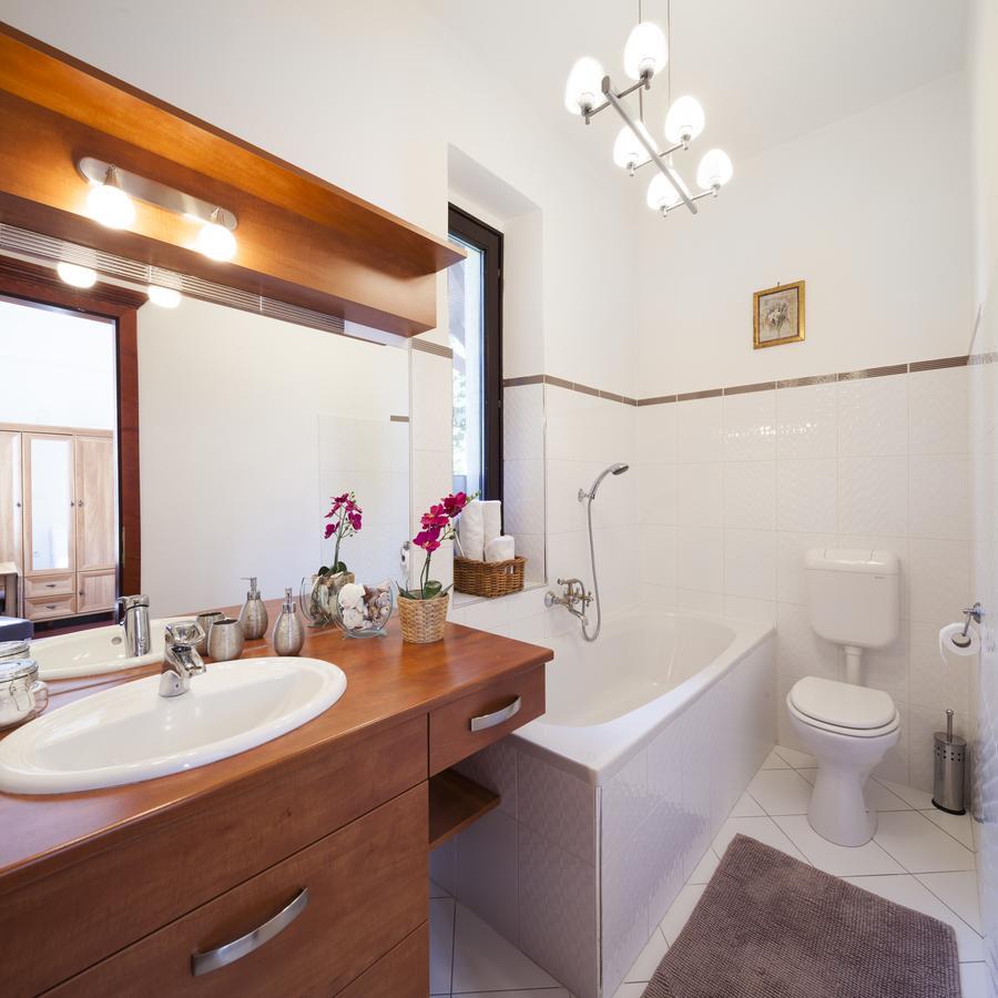 Villa Cecile Шопрон Экстерьер фото